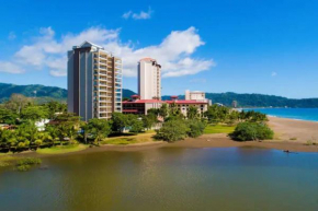 BreakWater Point Condo. Ocean Front.